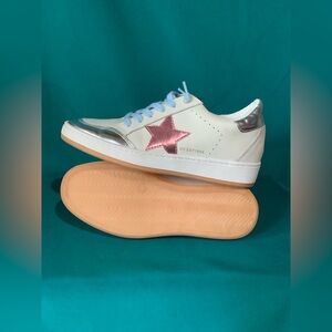 Vintage Havana Yalena White Sneakers with Pink Star and Silver Accents, Size 8